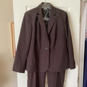Jones New York Women’s Suit in brown